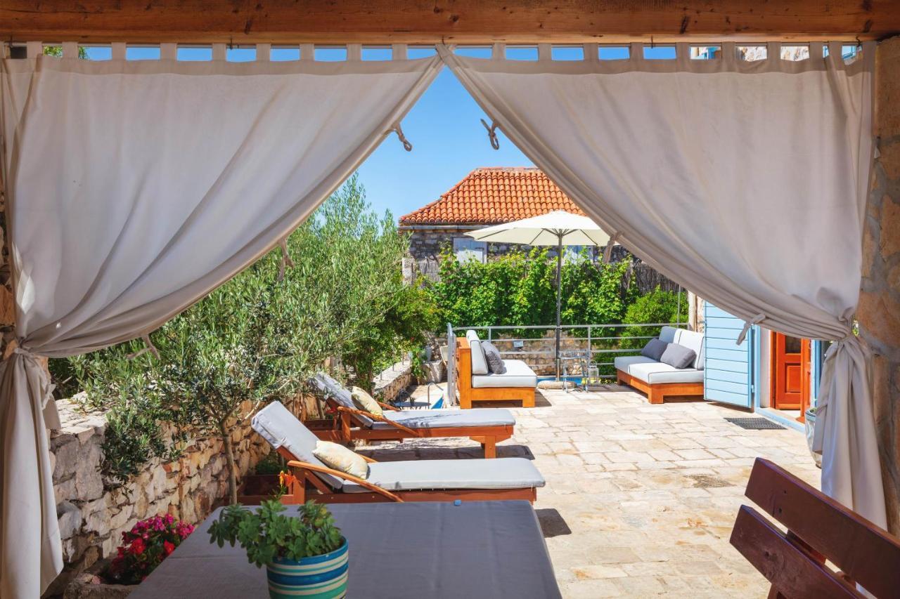 Villa Vicina Heritage Villa For 9,Milna - Close To Restaurants And Shops Bagian luar foto