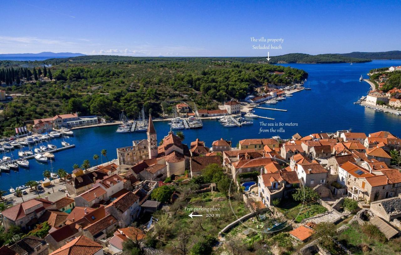 Villa Vicina Heritage Villa For 9,Milna - Close To Restaurants And Shops Bagian luar foto