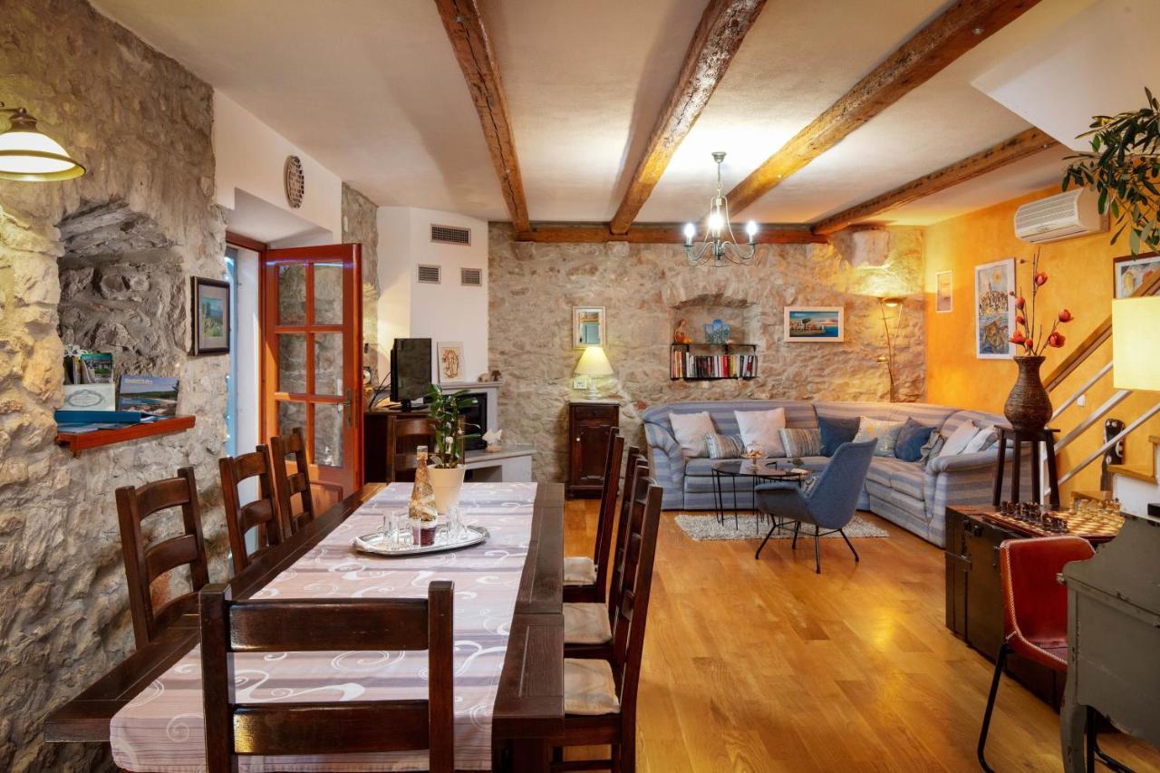 Villa Vicina Heritage Villa For 9,Milna - Close To Restaurants And Shops Bagian luar foto