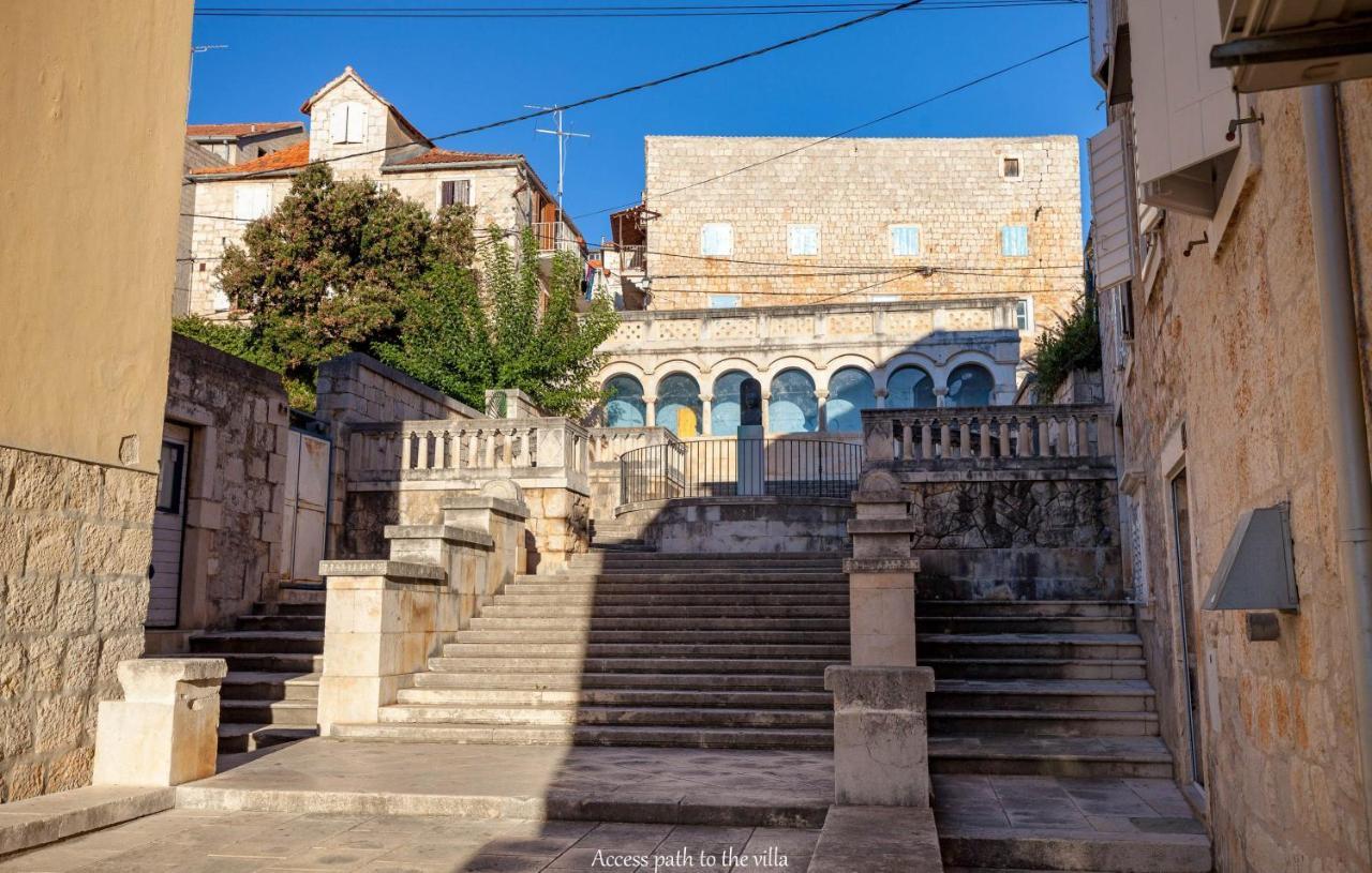 Villa Vicina Heritage Villa For 9,Milna - Close To Restaurants And Shops Bagian luar foto