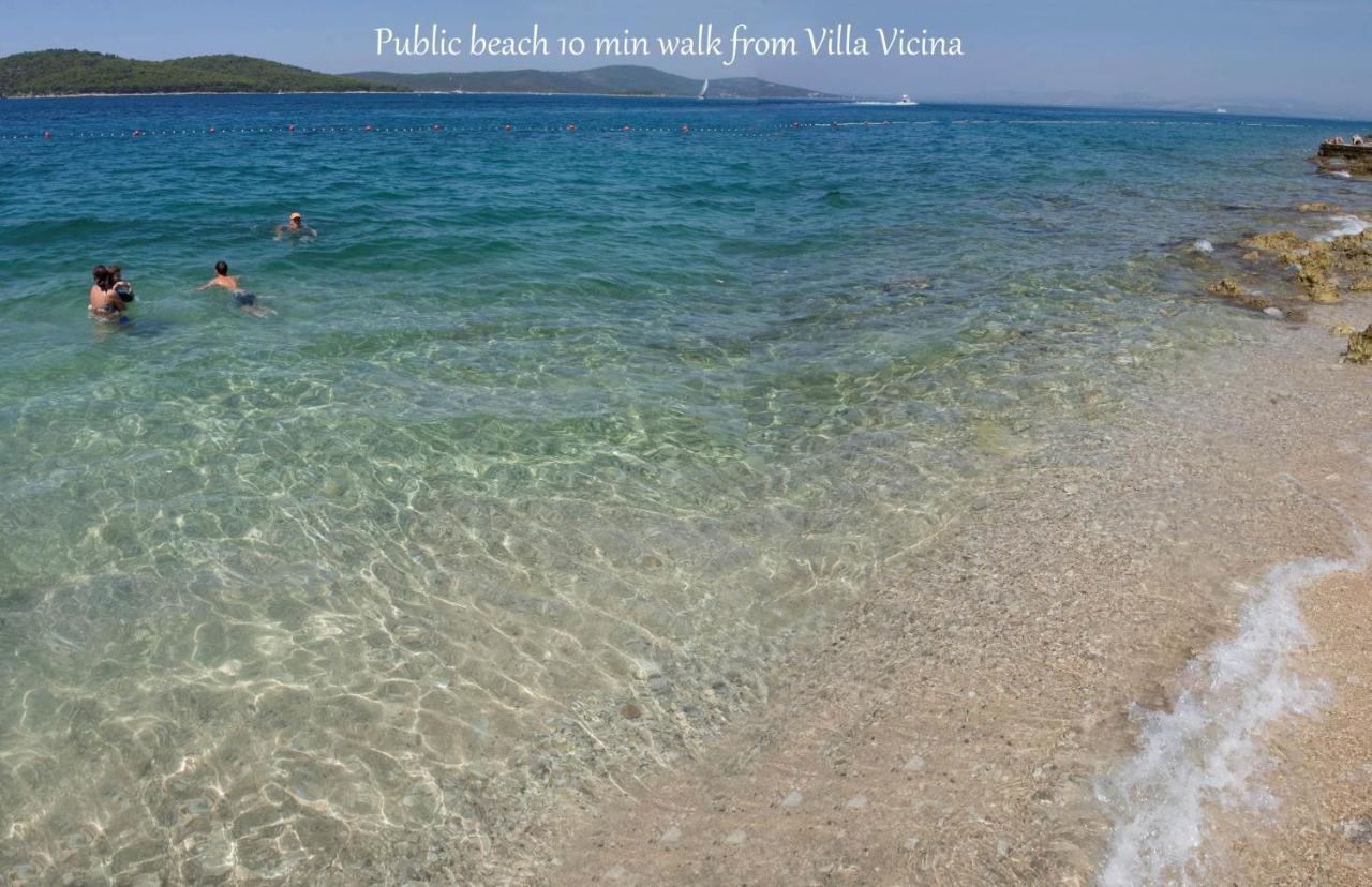Villa Vicina Heritage Villa For 9,Milna - Close To Restaurants And Shops Bagian luar foto