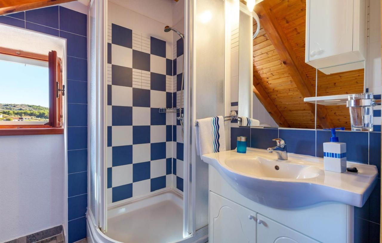 Villa Vicina Heritage Villa For 9,Milna - Close To Restaurants And Shops Bagian luar foto